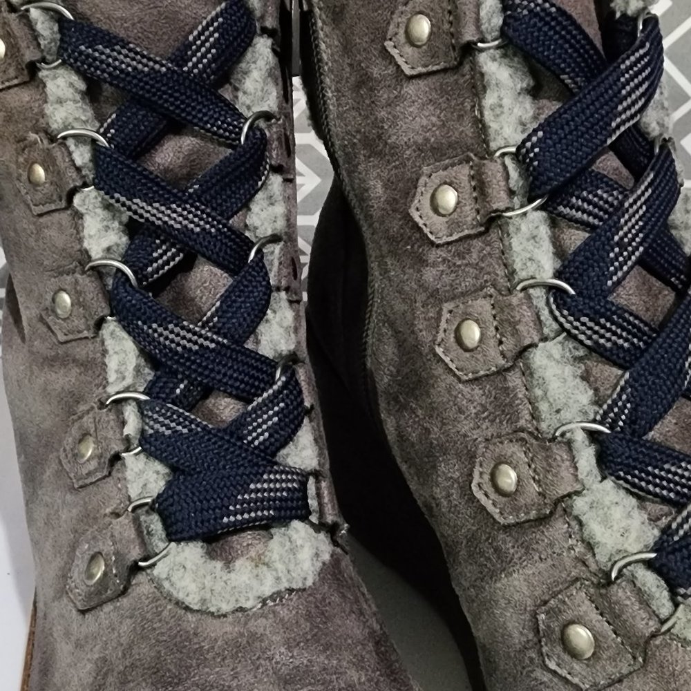 SM New York Gray Brown Fuzzy Wedge Lace Up Boots Women size 8